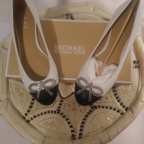 Michael Kors posey ballet black and white - Picture 2 of 5